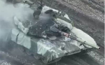 英媒称俄军首次击毁“挑战者2”主战坦克