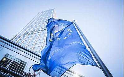 财联社8月24日电，欧洲央行管委森特诺表示，欧洲央行在下次会议上必须谨慎，经济的下行风险已经显现出来。